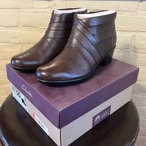 Women’s Clarks Malia Hue Brown Size 10 Ankle Boots with 2” Heel Like New